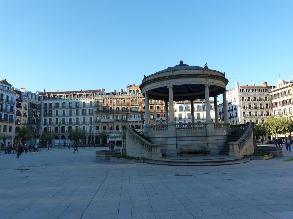 Apartamento Berria Pamplona Exterior foto